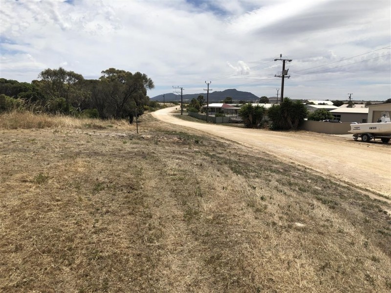 1 Broccabruna Drive, Mount Dutton Bay SA 5607