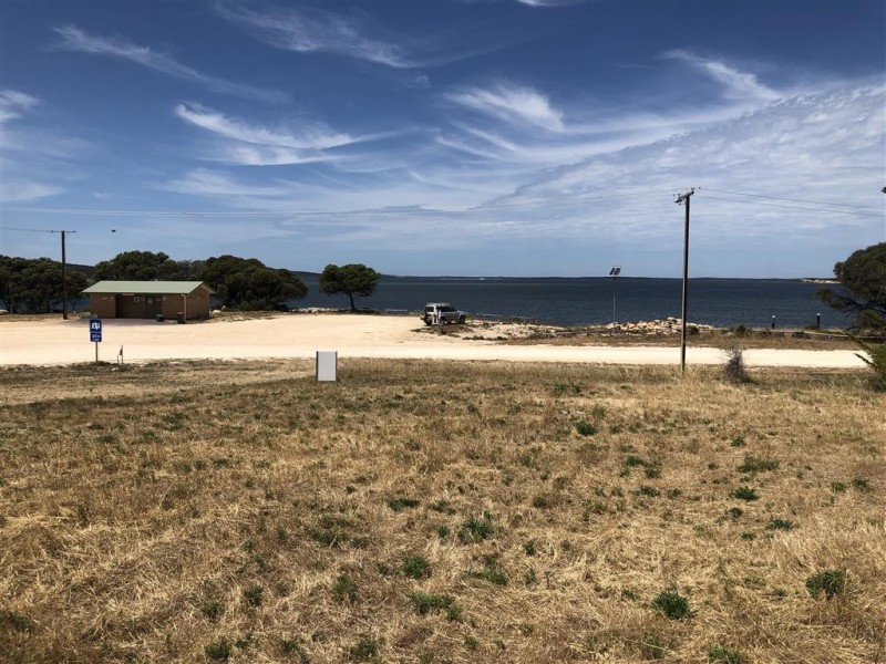 1 Broccabruna Drive, Mount Dutton Bay SA 5607