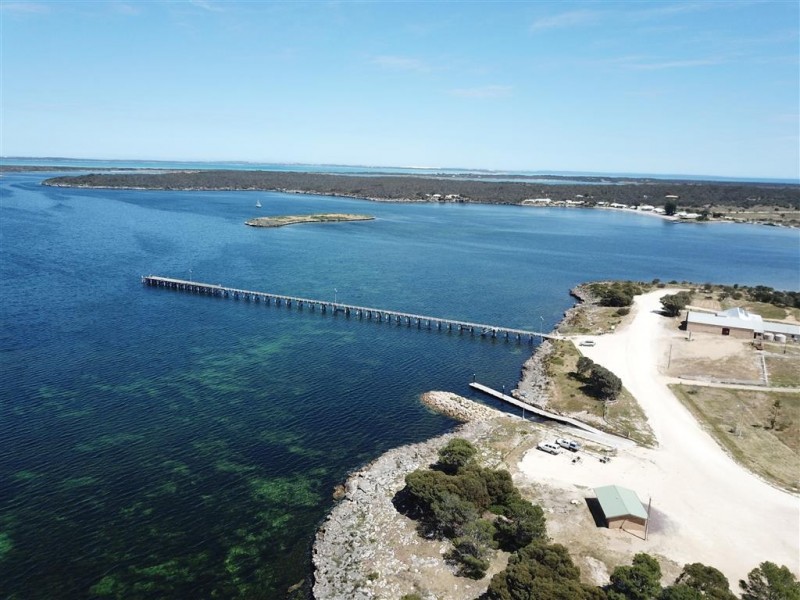 1 Broccabruna Drive, Mount Dutton Bay SA 5607