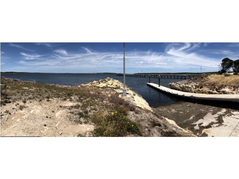 1 Broccabruna Drive, Mount Dutton Bay SA 5607