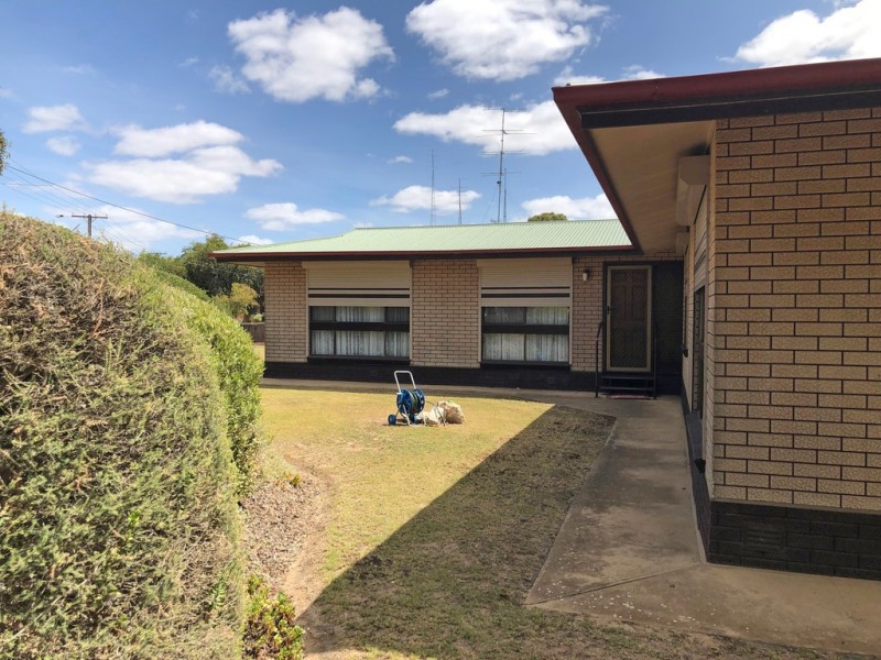 2 Warrow Road, Cummins SA 5631