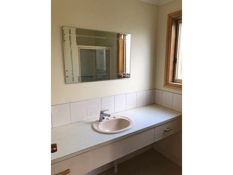 2/8 Pearson Street, Cummins SA 5631