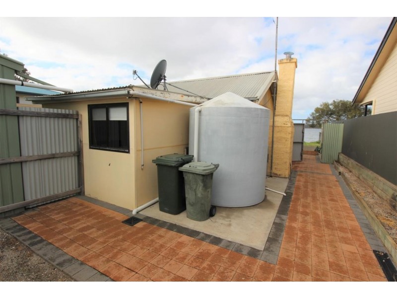 19 Esplanade, Tulka SA 5607