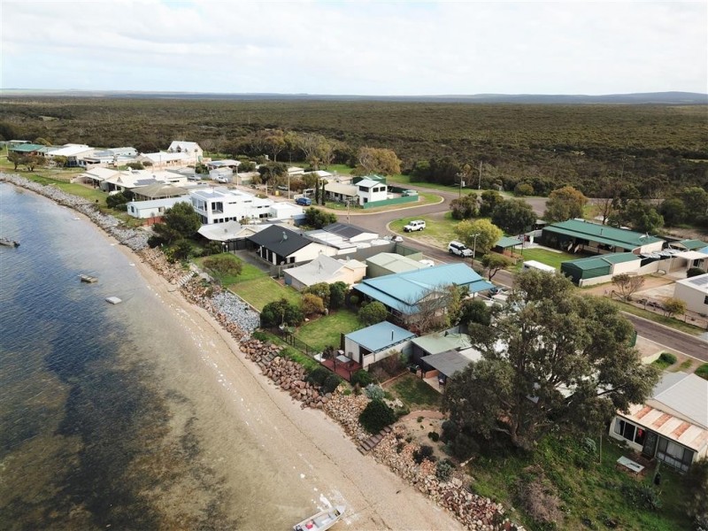 19 Esplanade, Tulka SA 5607