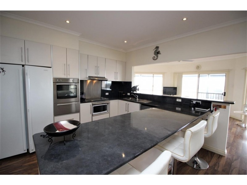 2 Sophie Crescent, Coffin Bay SA 5607