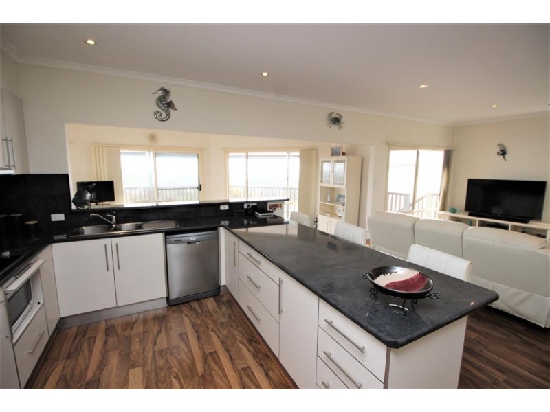 2 Sophie Crescent, Coffin Bay SA 5607