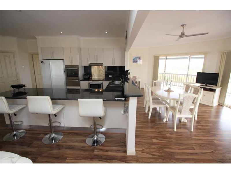 2 Sophie Crescent, Coffin Bay SA 5607