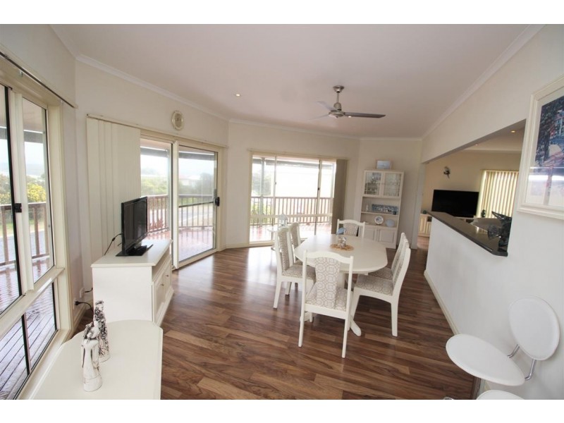 2 Sophie Crescent, Coffin Bay SA 5607