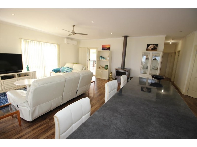 2 Sophie Crescent, Coffin Bay SA 5607