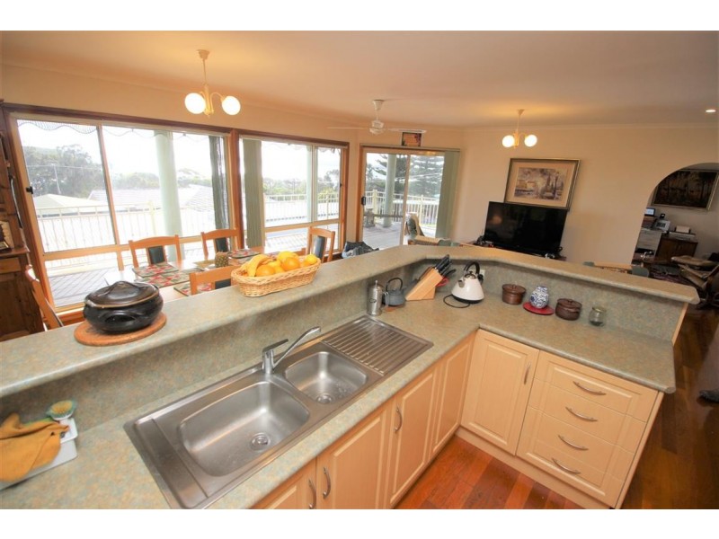 14 Pine Crescent, Coffin Bay SA 5607