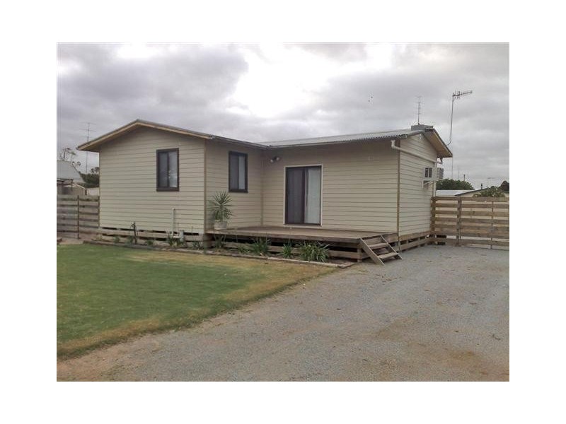 16 Mortlock Street, Cummins SA 5631