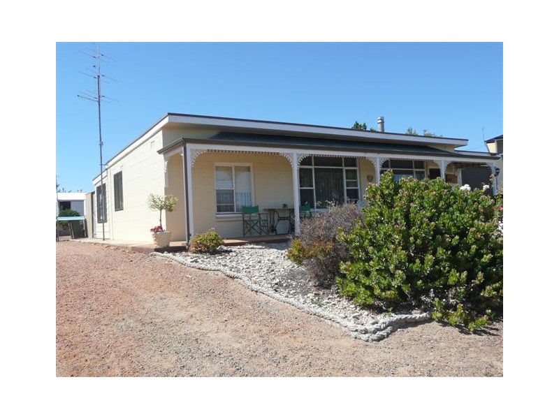 8 Louth Terrace, Louth Bay SA 5607