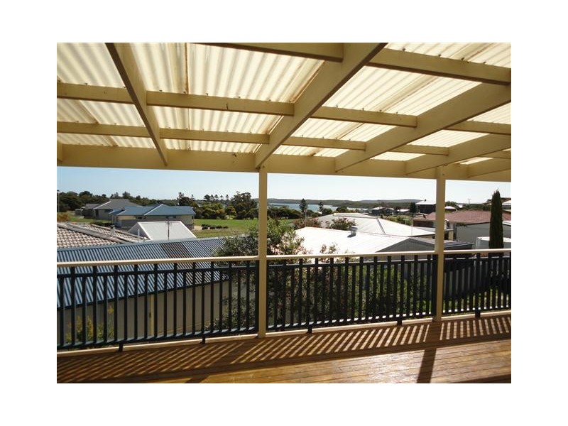 15 Sophie Crescent, Coffin Bay SA 5607
