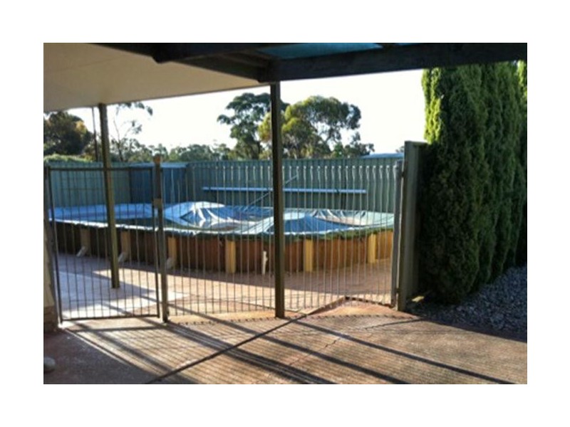 9 Cooper Street, Cummins SA 5631