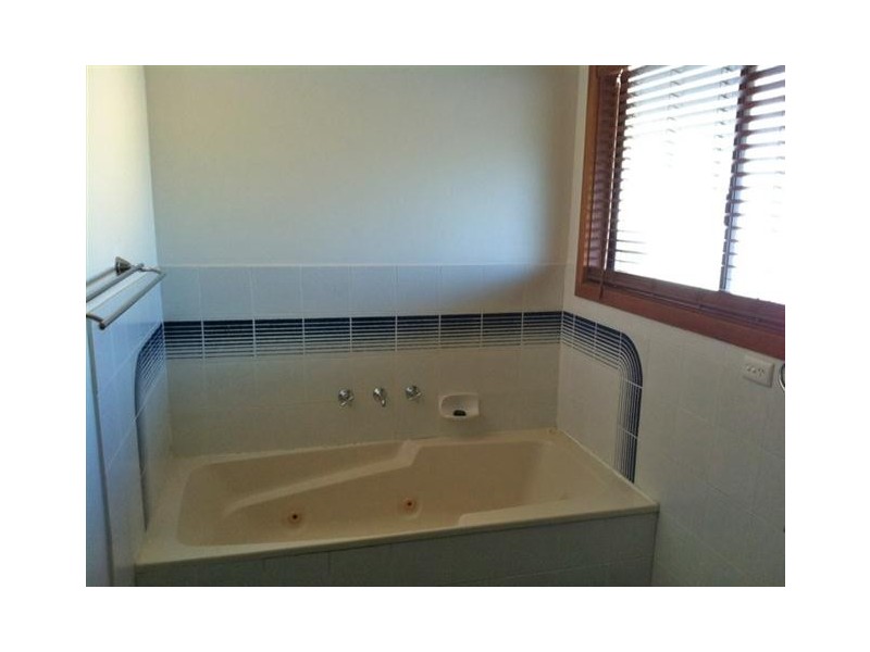 9 Cooper Street, Cummins SA 5631
