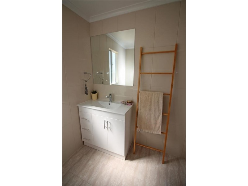 5 Ingrid Close, North Shields SA 5607