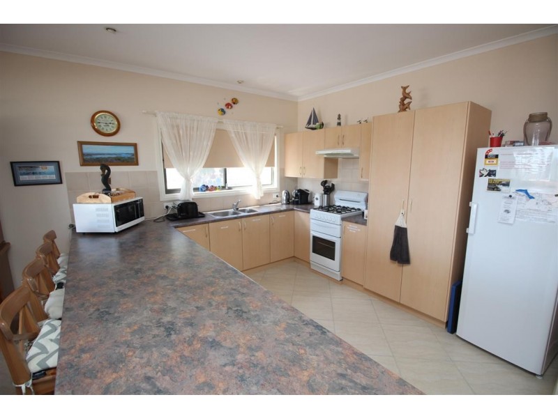 13 Sophie Crescent, Coffin Bay SA 5607