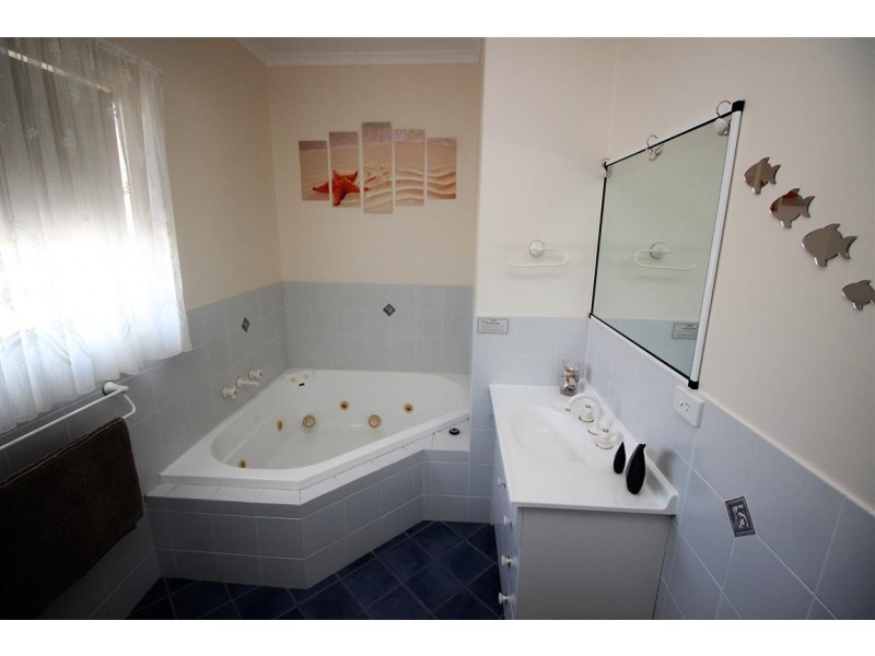 13 Sophie Crescent, Coffin Bay SA 5607