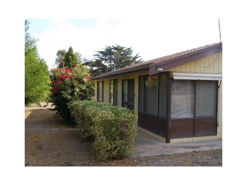 1 Flinders Avenue, Coffin Bay SA 5607