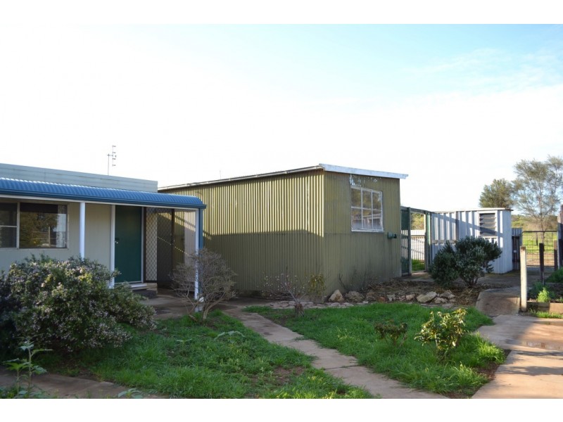 56 Flinders Highway, Elliston SA 5670