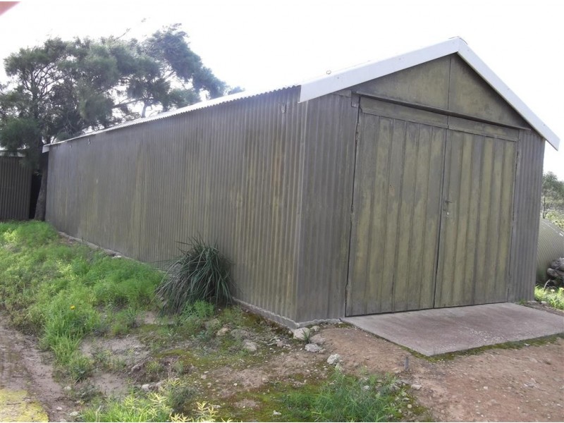 56 Flinders Highway, Elliston SA 5670