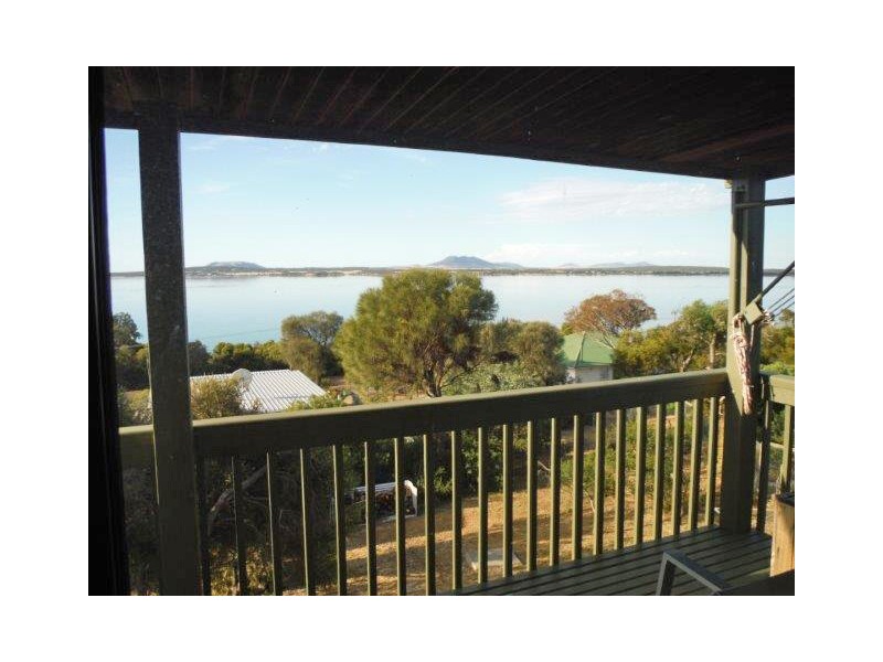 8 Pine Crescent, Coffin Bay SA 5607