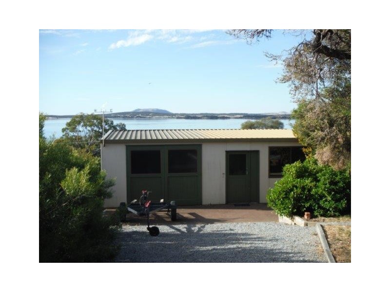 8 Pine Crescent, Coffin Bay SA 5607