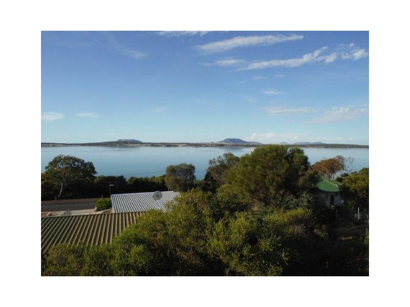 8 Pine Crescent, Coffin Bay SA 5607