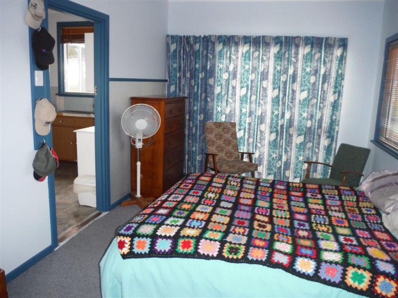 2 Pine Crescent, Coffin Bay SA 5607