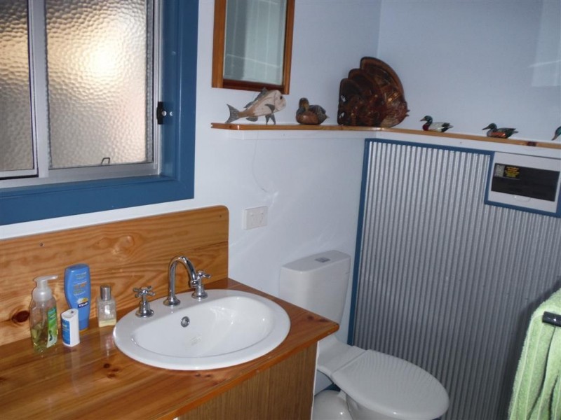 2 Pine Crescent, Coffin Bay SA 5607