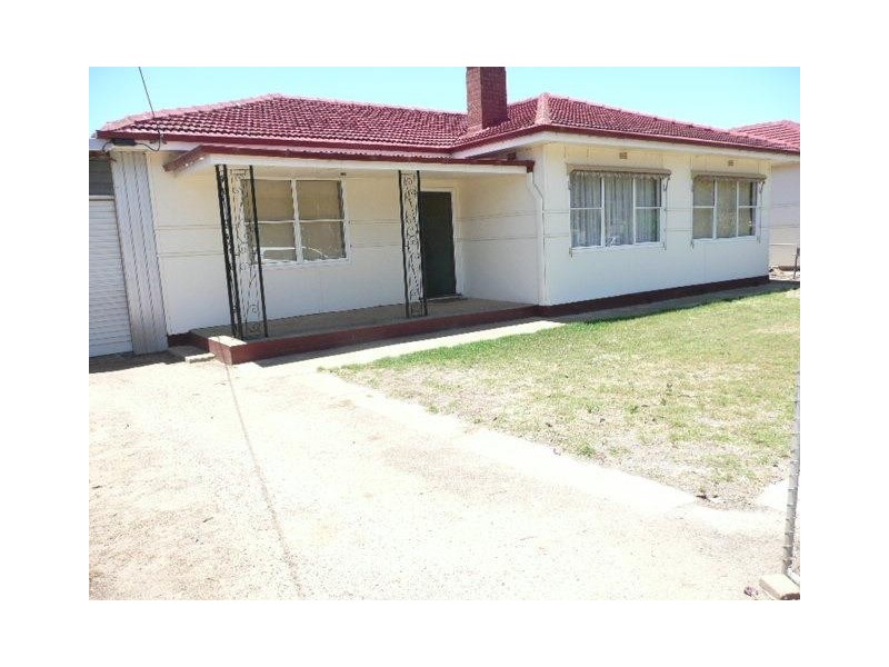 16 Tumby Bay Road, Cummins SA 5631