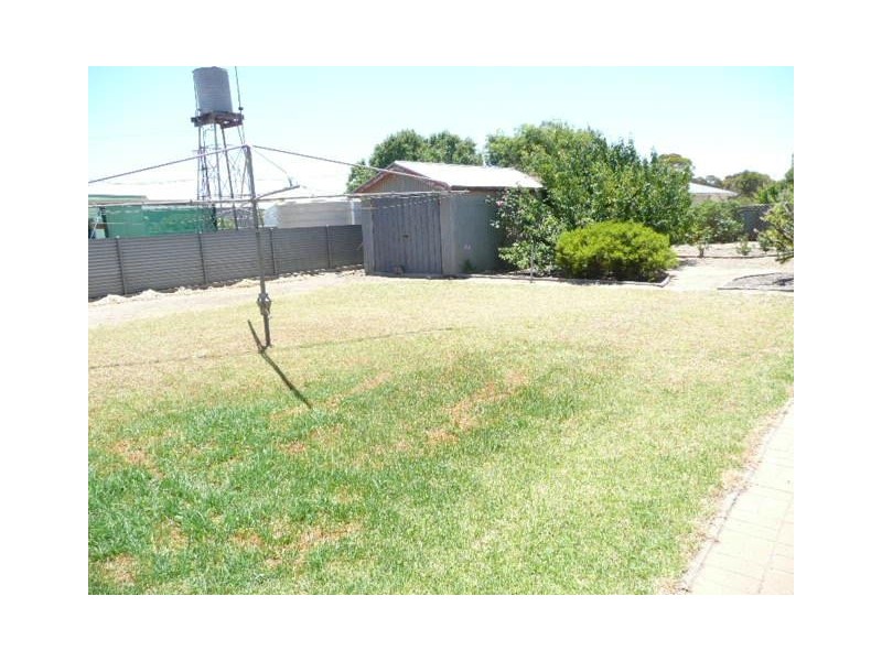 16 Tumby Bay Road, Cummins SA 5631