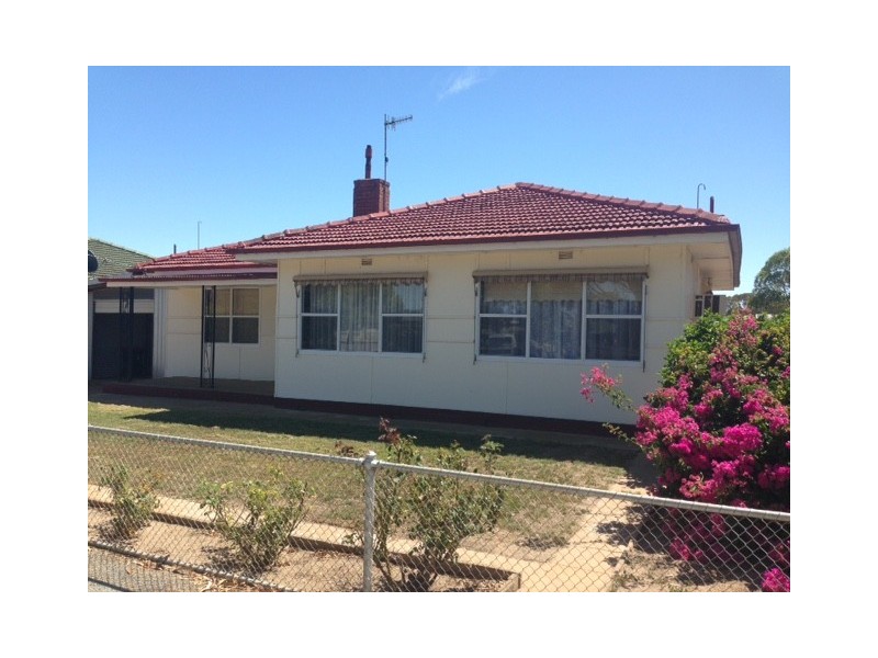 16 Tumby Bay Road, Cummins SA 5631