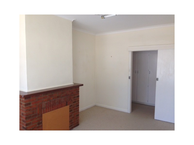 16 Tumby Bay Road, Cummins SA 5631