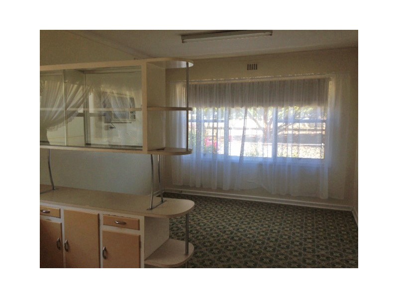 16 Tumby Bay Road, Cummins SA 5631