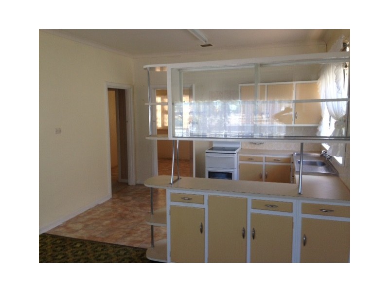 16 Tumby Bay Road, Cummins SA 5631