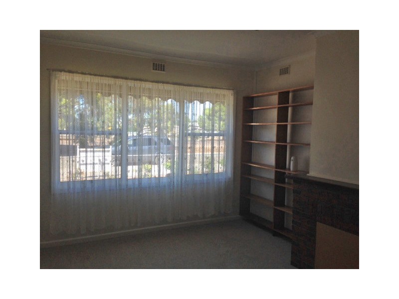 16 Tumby Bay Road, Cummins SA 5631