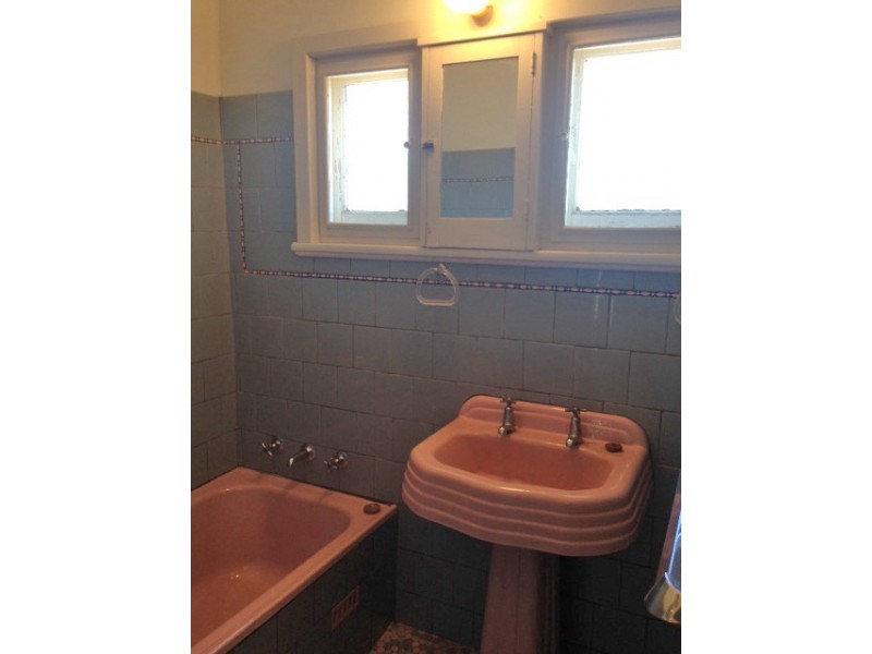 16 Tumby Bay Road, Cummins SA 5631