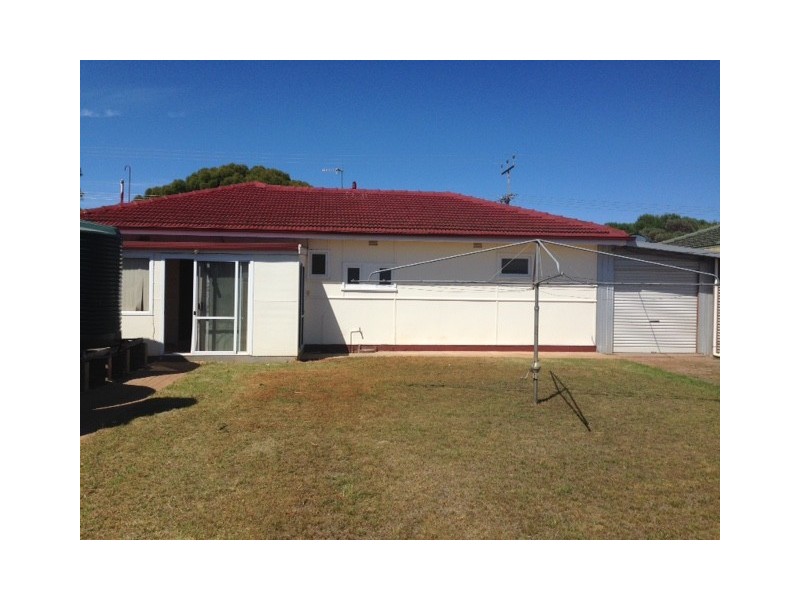 16 Tumby Bay Road, Cummins SA 5631