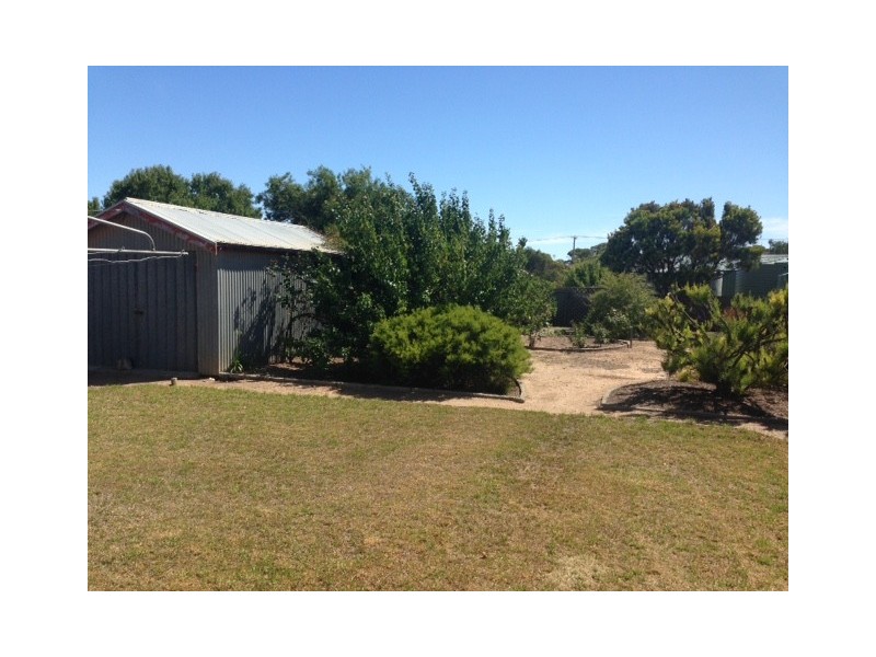 16 Tumby Bay Road, Cummins SA 5631