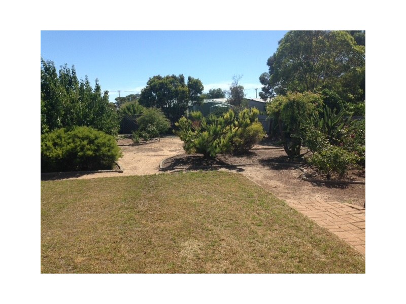 16 Tumby Bay Road, Cummins SA 5631
