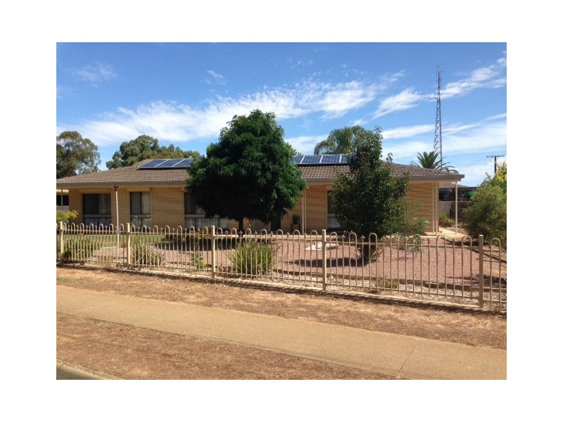 7 Tumby Bay Road, Cummins SA 5631