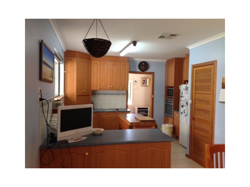 7 Tumby Bay Road, Cummins SA 5631