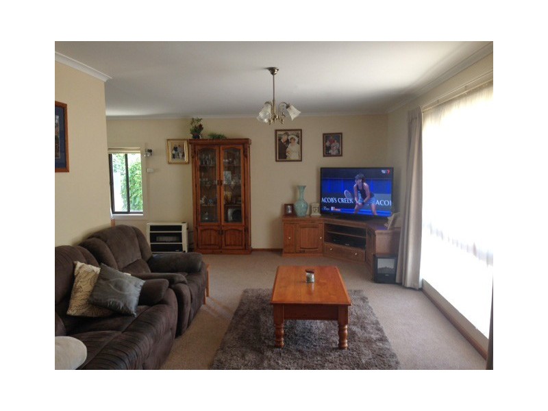 7 Tumby Bay Road, Cummins SA 5631