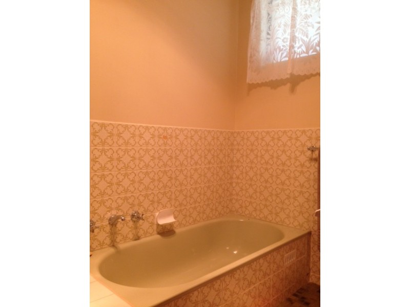 7 Tumby Bay Road, Cummins SA 5631