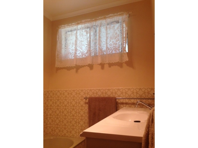 7 Tumby Bay Road, Cummins SA 5631