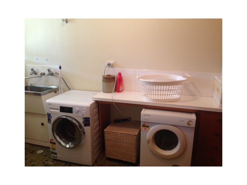 7 Tumby Bay Road, Cummins SA 5631