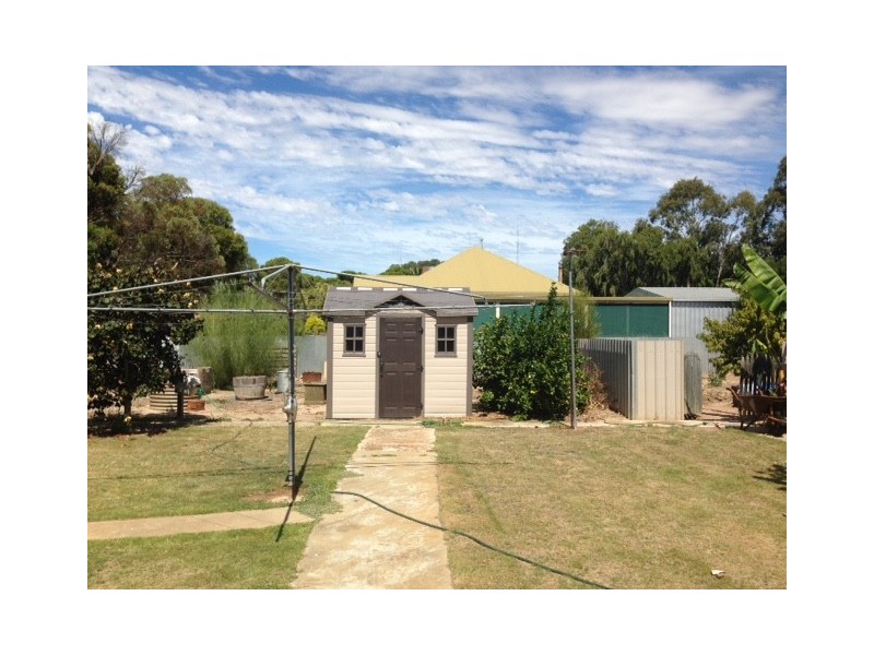 7 Tumby Bay Road, Cummins SA 5631