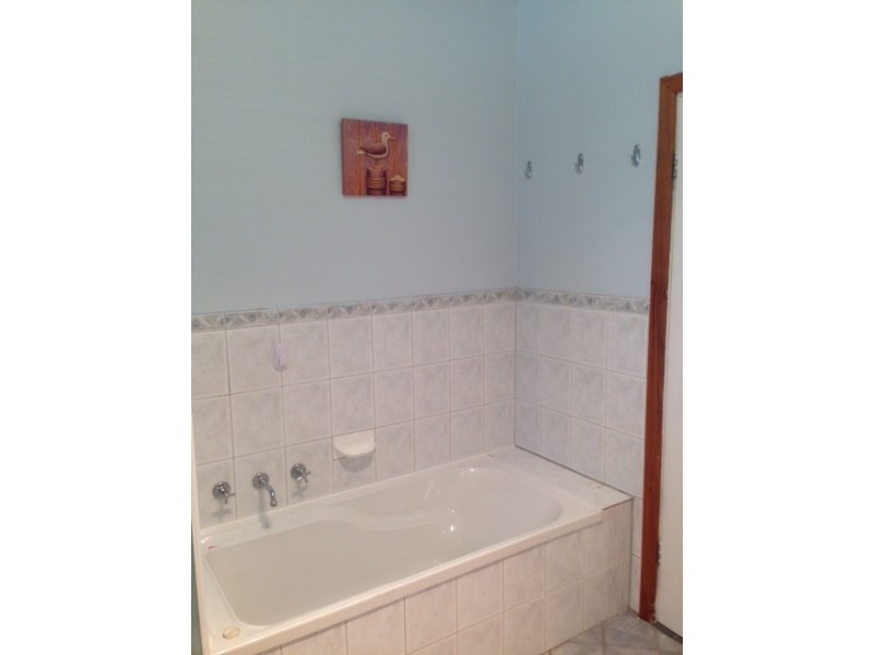 70 Railway Terrace, Cummins SA 5631