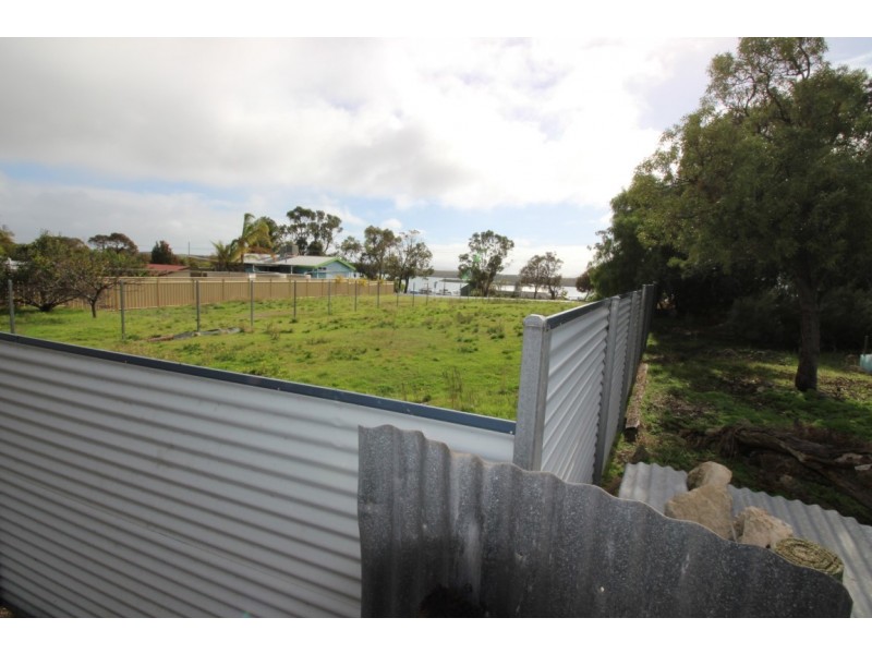 14 Flinders Avenue, Coffin Bay SA 5607